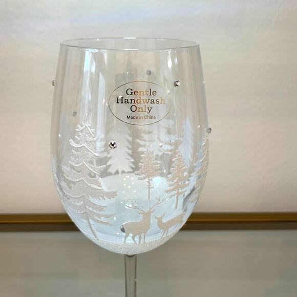 Set of 2 Holiday Wine Glasses Hand Painted White Christmas Trees Snow New - Picture 6 of 10